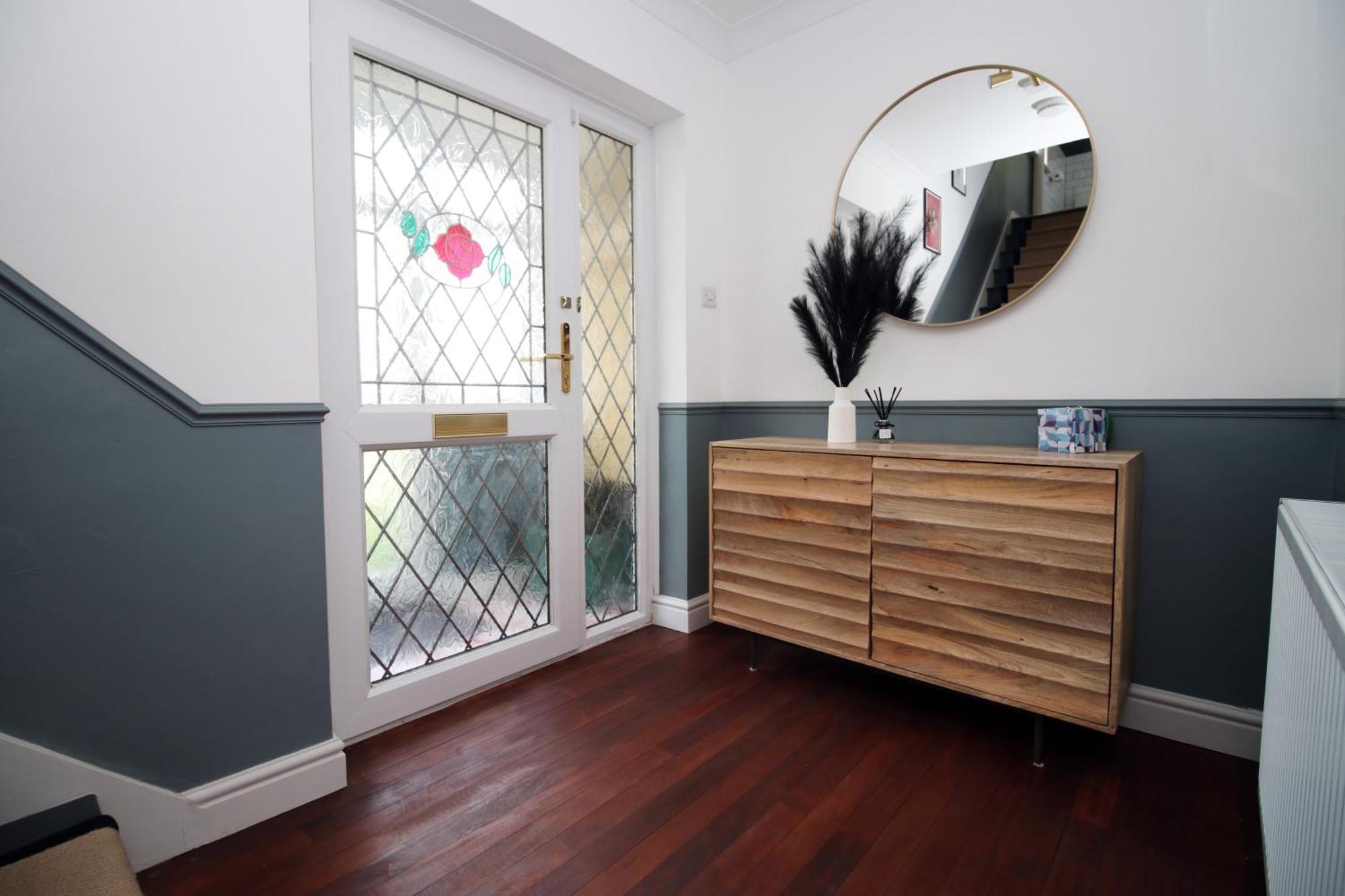 Stylish Home In Bath With Driveway Parking, 10Min From City ภายนอก รูปภาพ