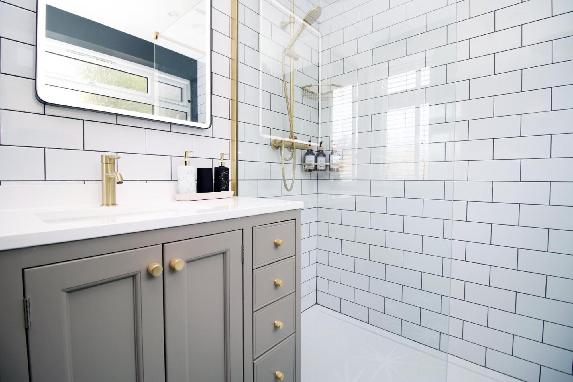 Stylish Home In Bath With Driveway Parking, 10Min From City ภายนอก รูปภาพ