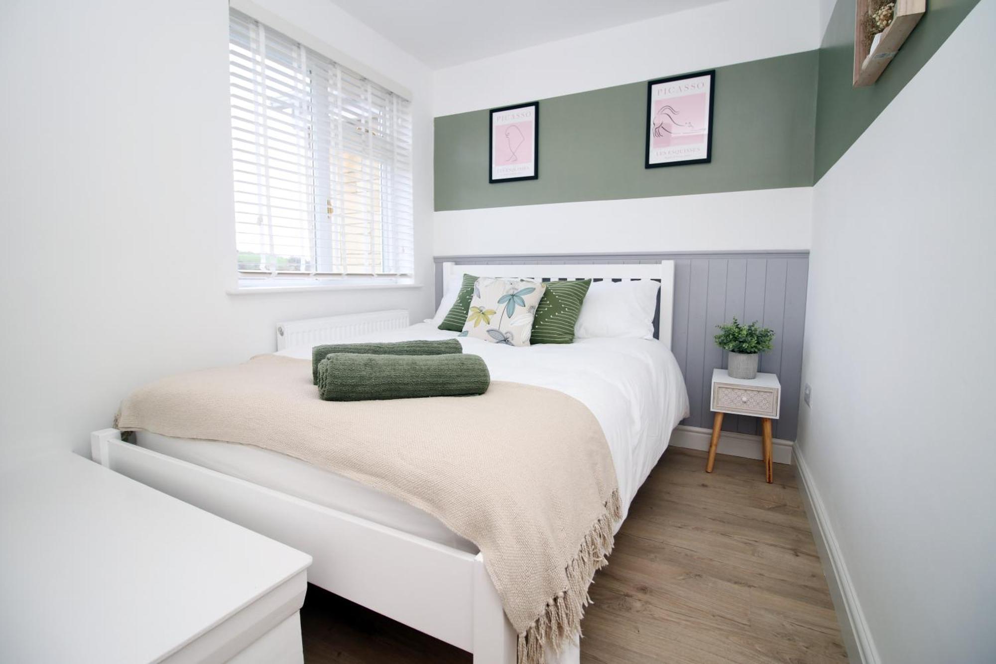 Stylish Home In Bath With Driveway Parking, 10Min From City ภายนอก รูปภาพ