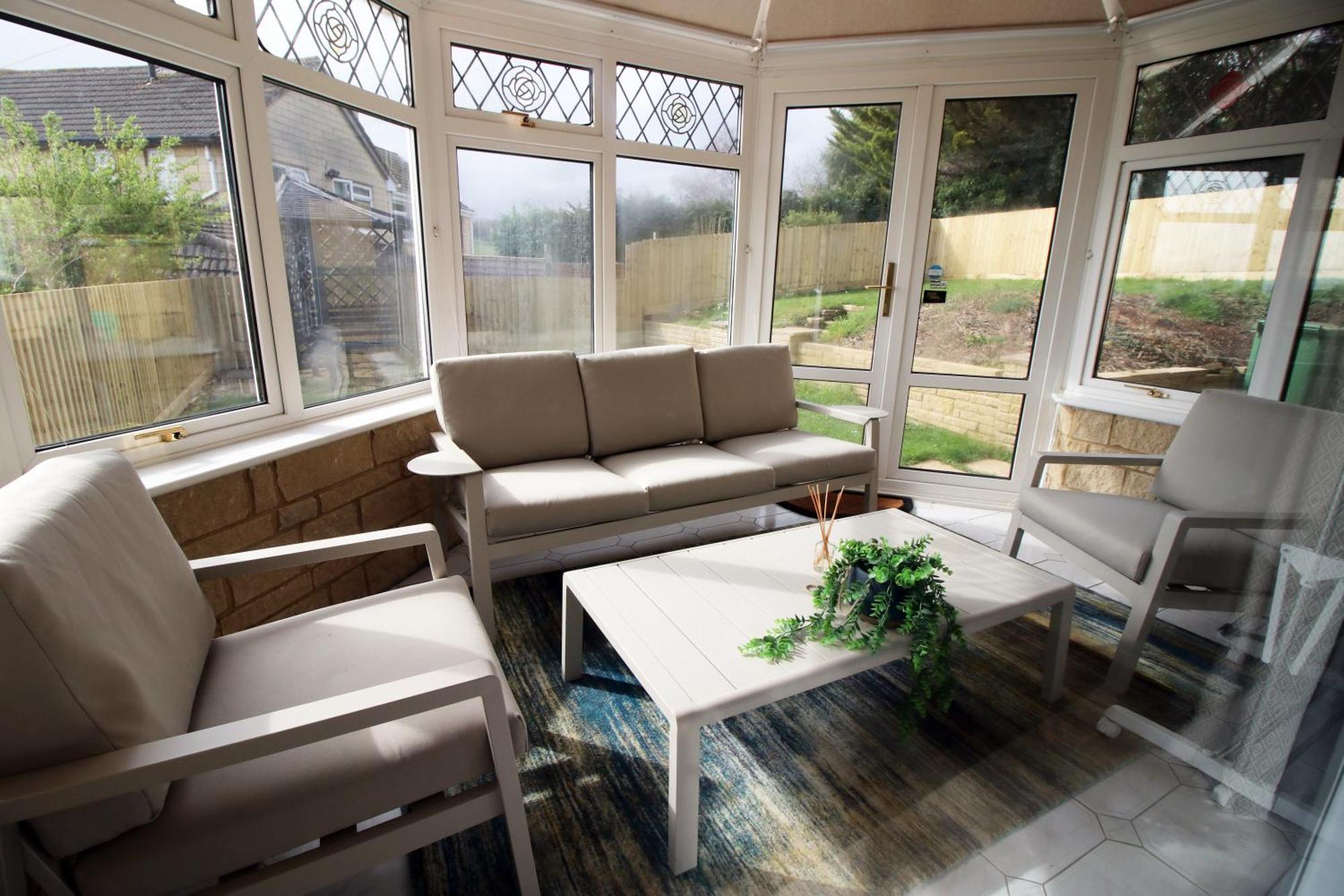 Stylish Home In Bath With Driveway Parking, 10Min From City ภายนอก รูปภาพ