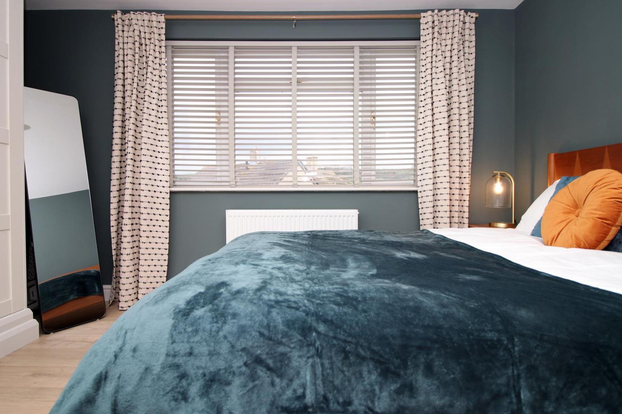 Stylish Home In Bath With Driveway Parking, 10Min From City ภายนอก รูปภาพ