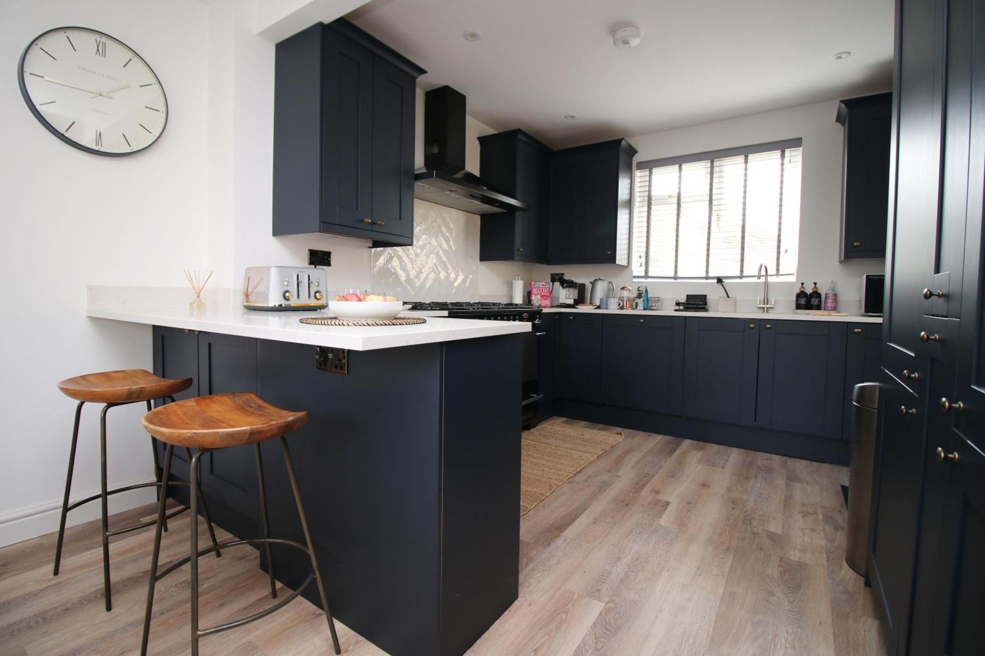 Stylish Home In Bath With Driveway Parking, 10Min From City ภายนอก รูปภาพ